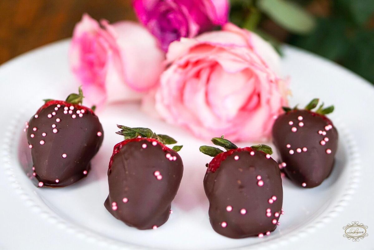 Valentine’s Day Chocolate Dipped Strawberries