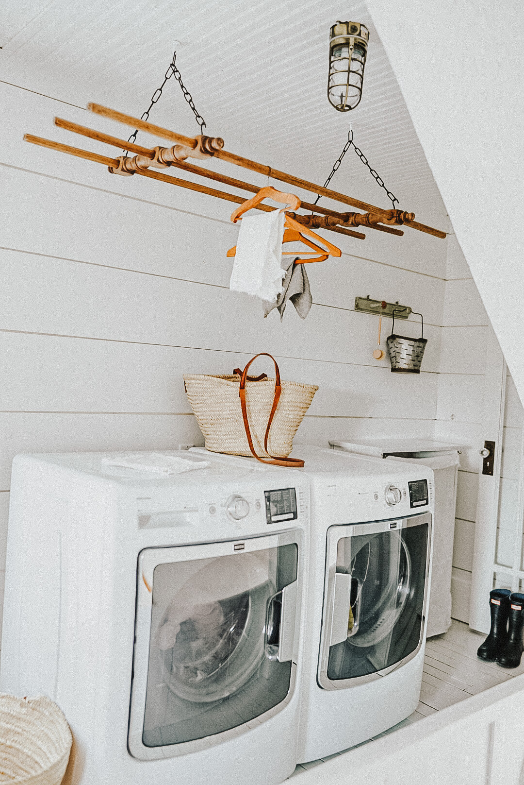 Ceiling mounted clothes drying rack