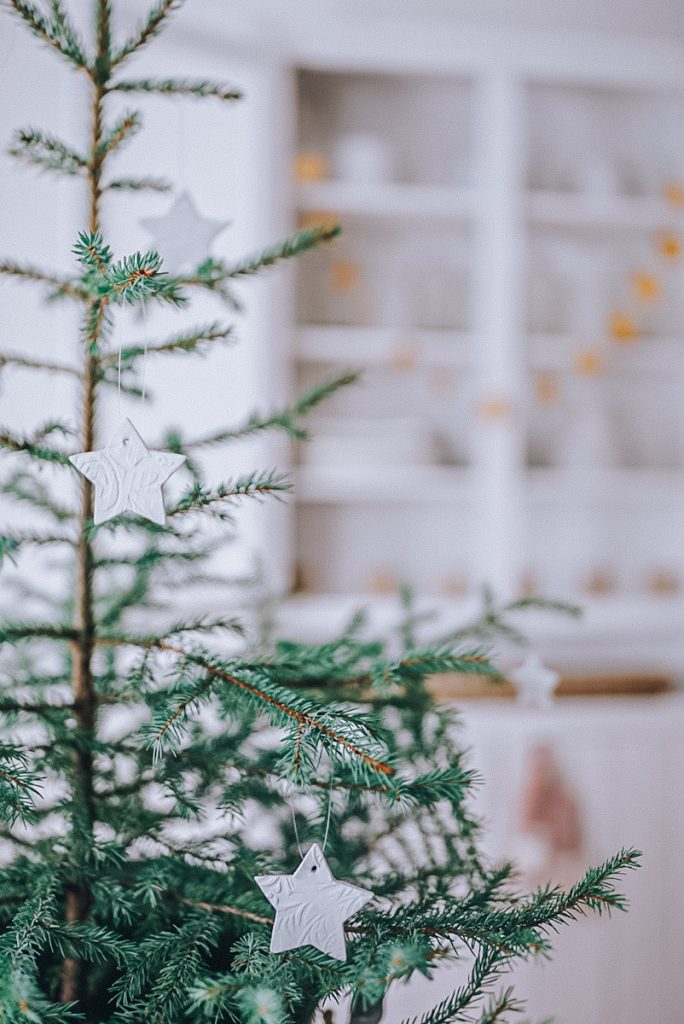 DIY clay Christmas stars on a tree