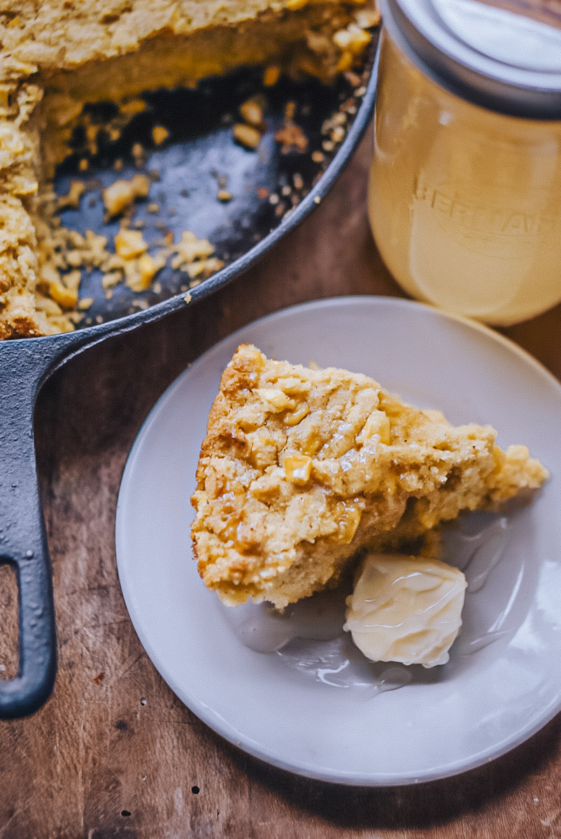 Simple Cast Iron Skillet Cornbread | B Vintage Style