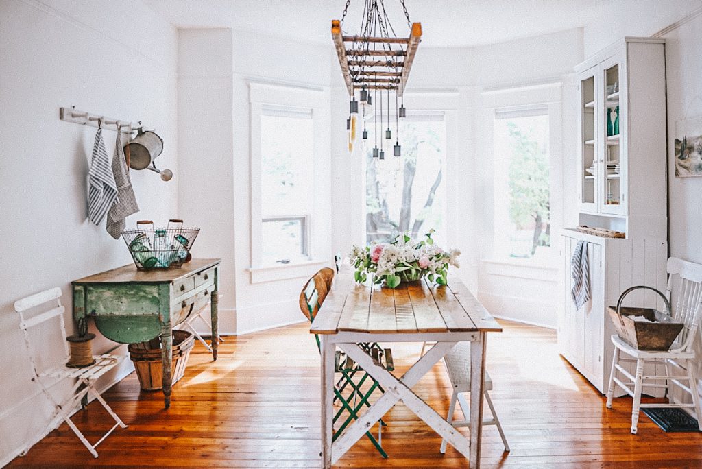 A dining room decorated with simple furniture with clean lines and vintage touches.